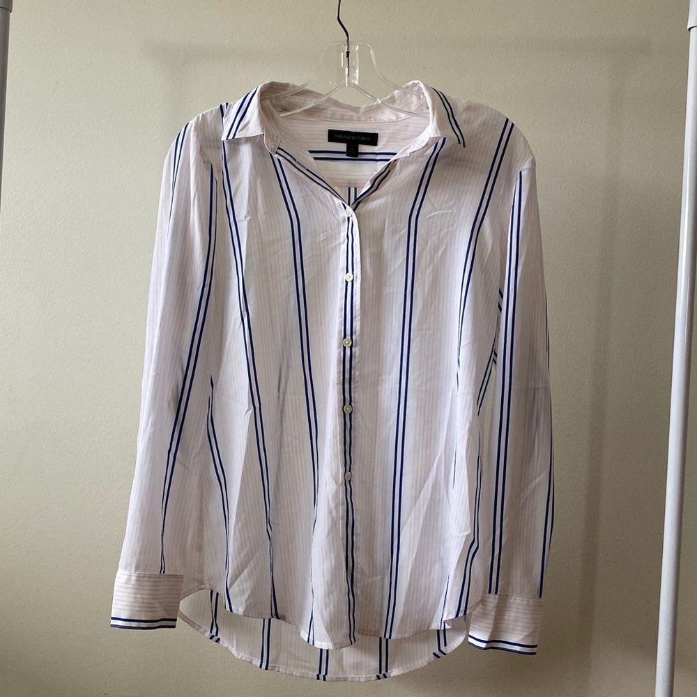 Awesome Banana Republic Blouse size Small